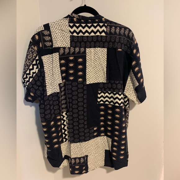 Mens Button Up Tshirt Size L - Picture 2 of 3